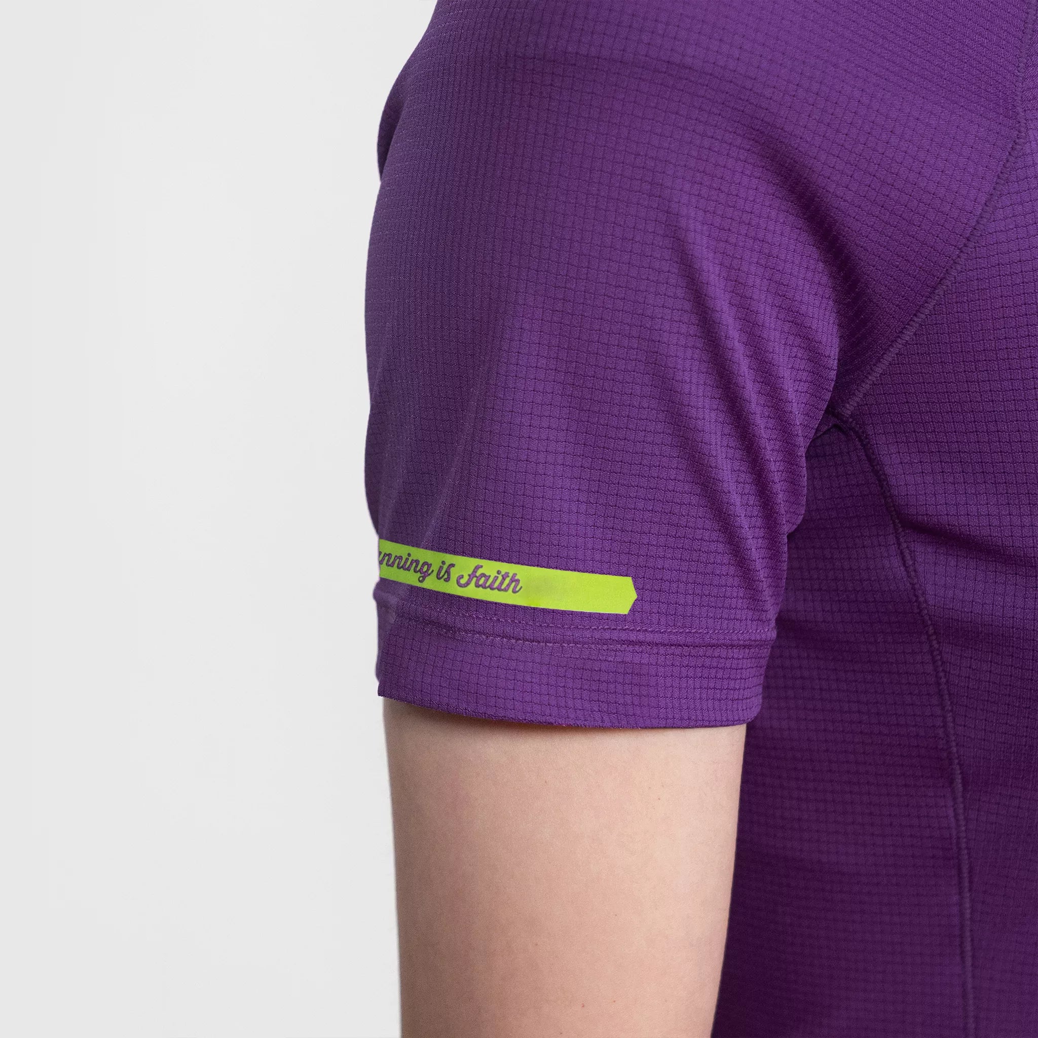 Mens breathable air mesh T-shirt deep purple